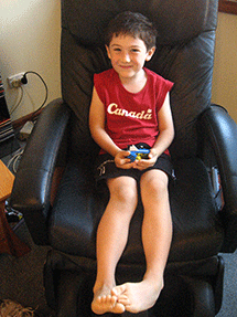 zach in chair02